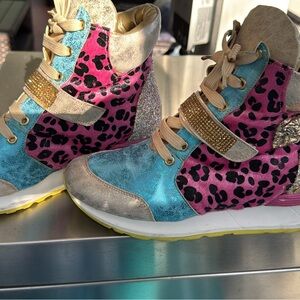 Stylish  High-Top Sneakers with Leopard Print